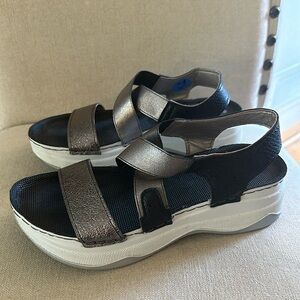 Inblu Women’s Metallic Platform Sandals Silver Size 7.5 (38)